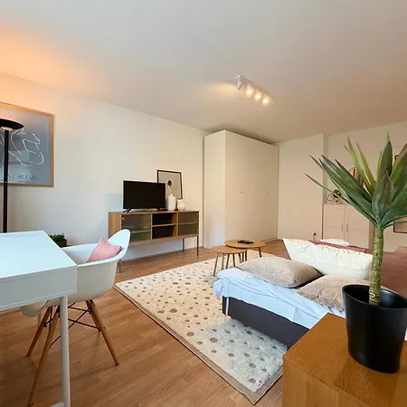 Apartment Jednosci Narodowej Charming By Bookinghost